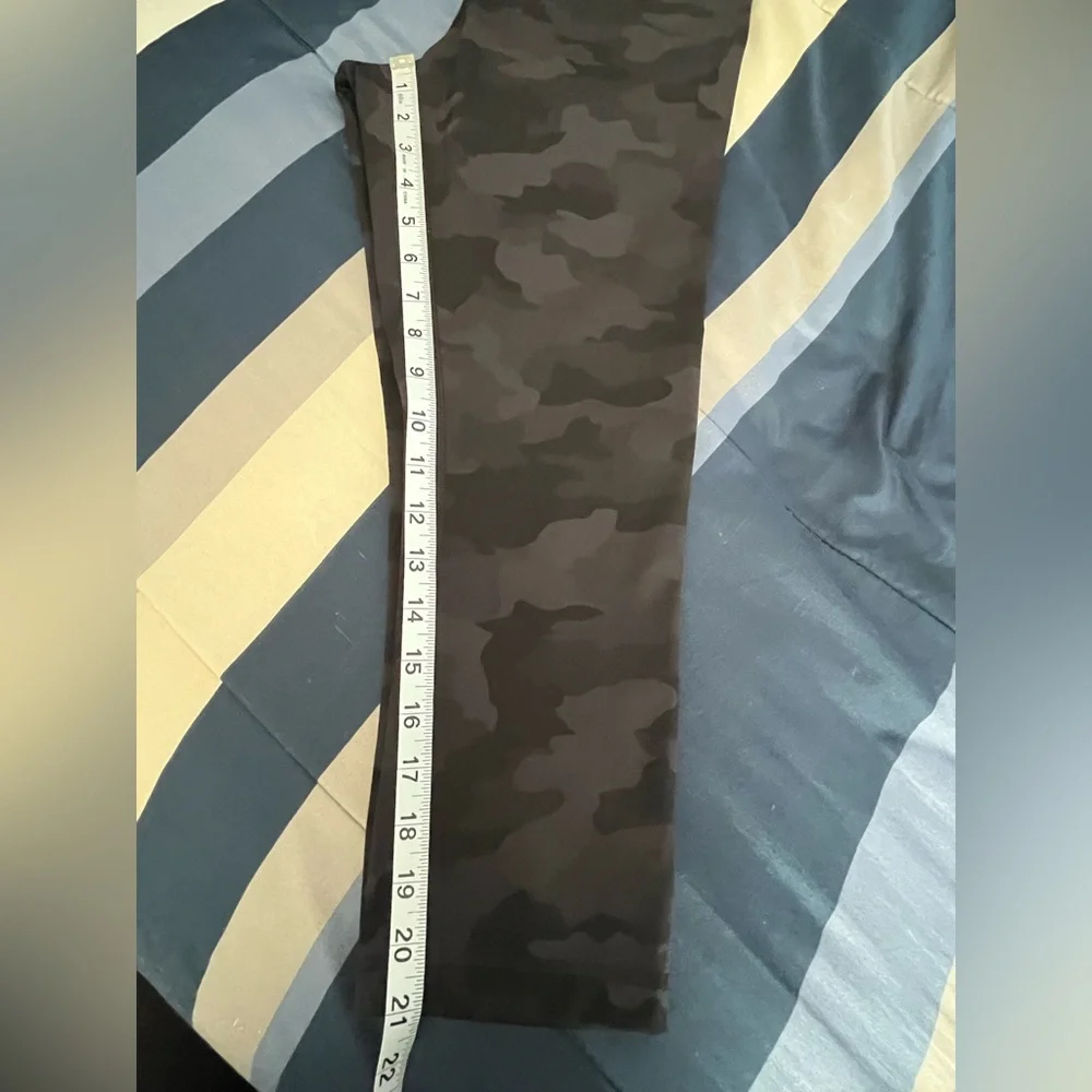 🍋LIKE NEW Lululemon Wunder Under HR 21” - Heritage 365 Camo Deep Coal Multi - 8 - Picture 12 of 13
